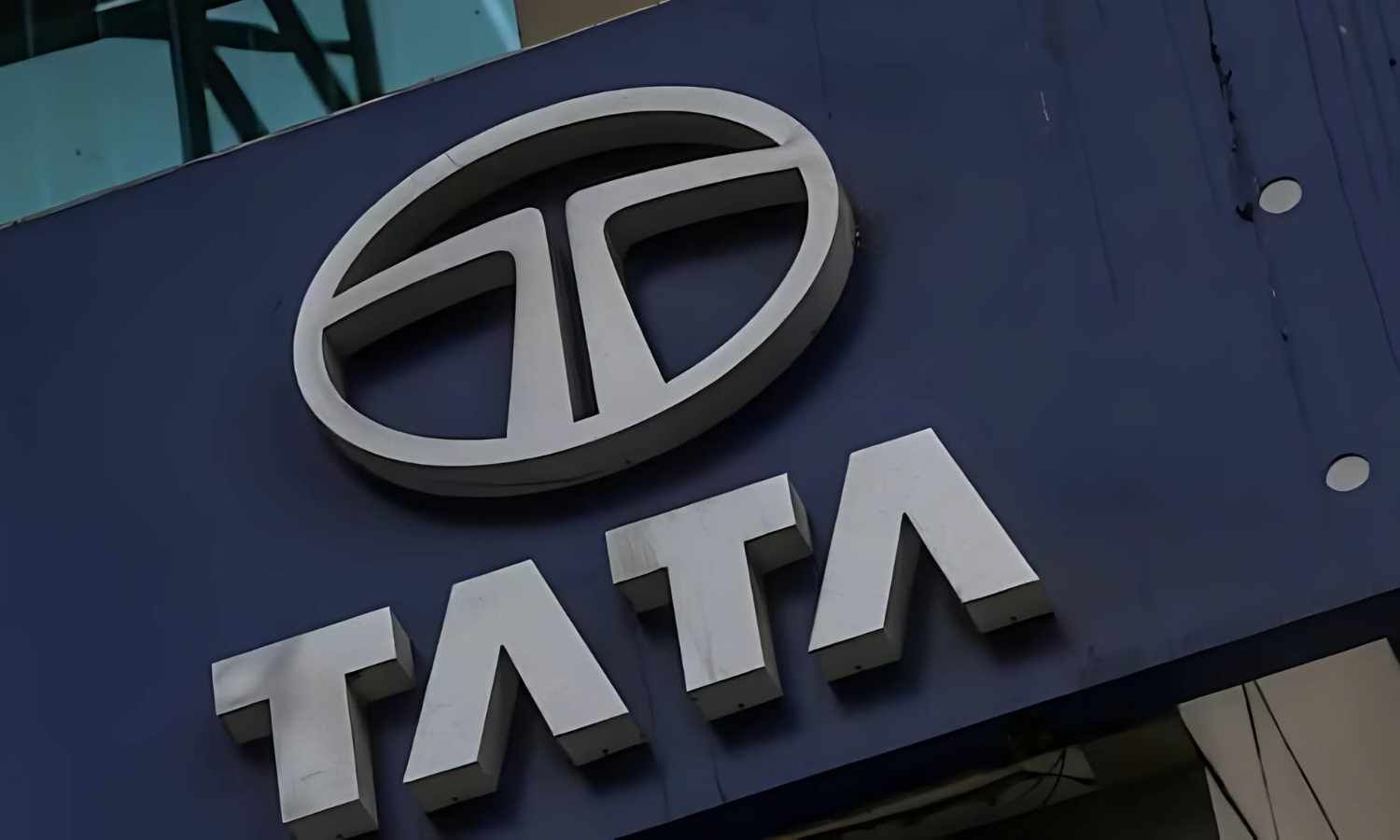 Ratan Tata Group announces a ₹27,000 crore investment to establish ...