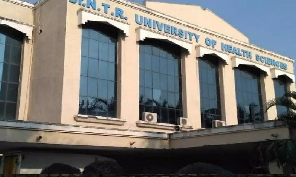 AP Health varsity decides to give grants to govt medical colleges