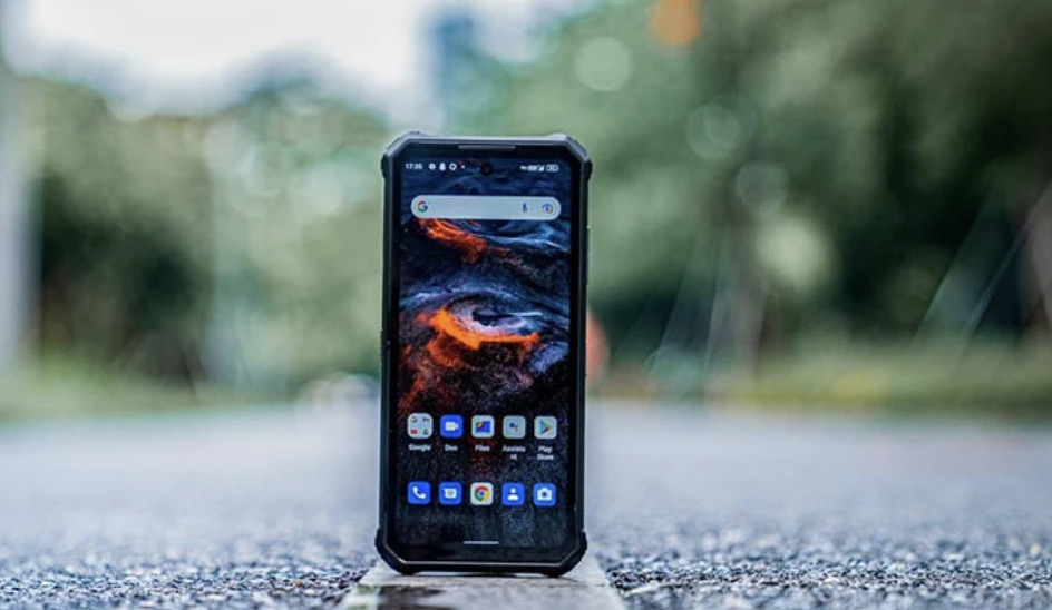 Top 5 smartphones seniors will love for simplicity and reliability