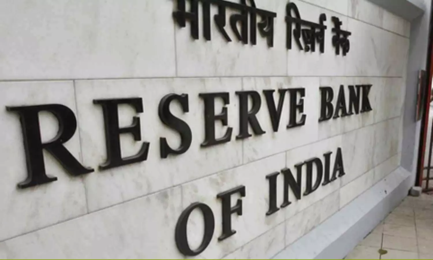 RBI Holds Rates Steady as Experts Back Inflation-Focused Policy