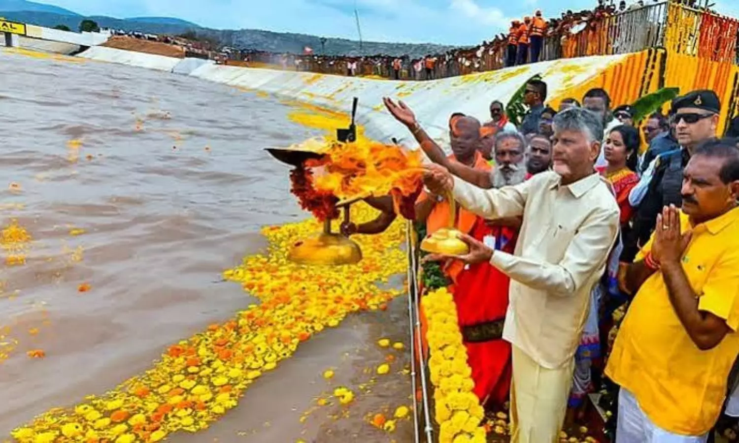 CM Naidu launches Veligonda Phase-1; calls it a red letter day