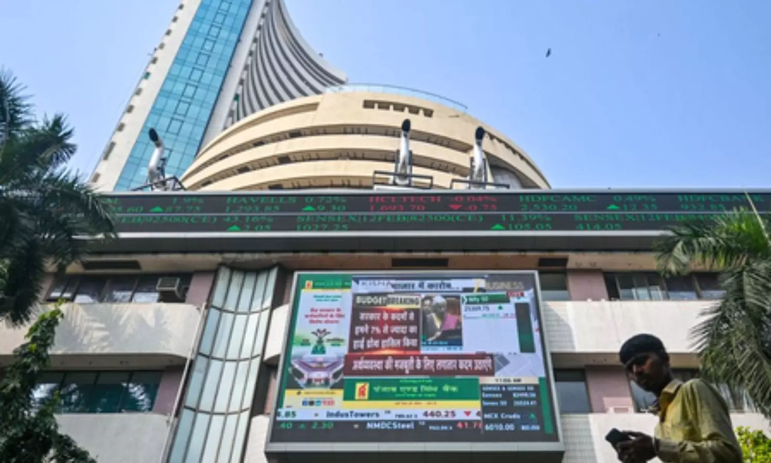 Sensex drops 417 points amid oil concerns Sensex drops 417 points amid oil concerns