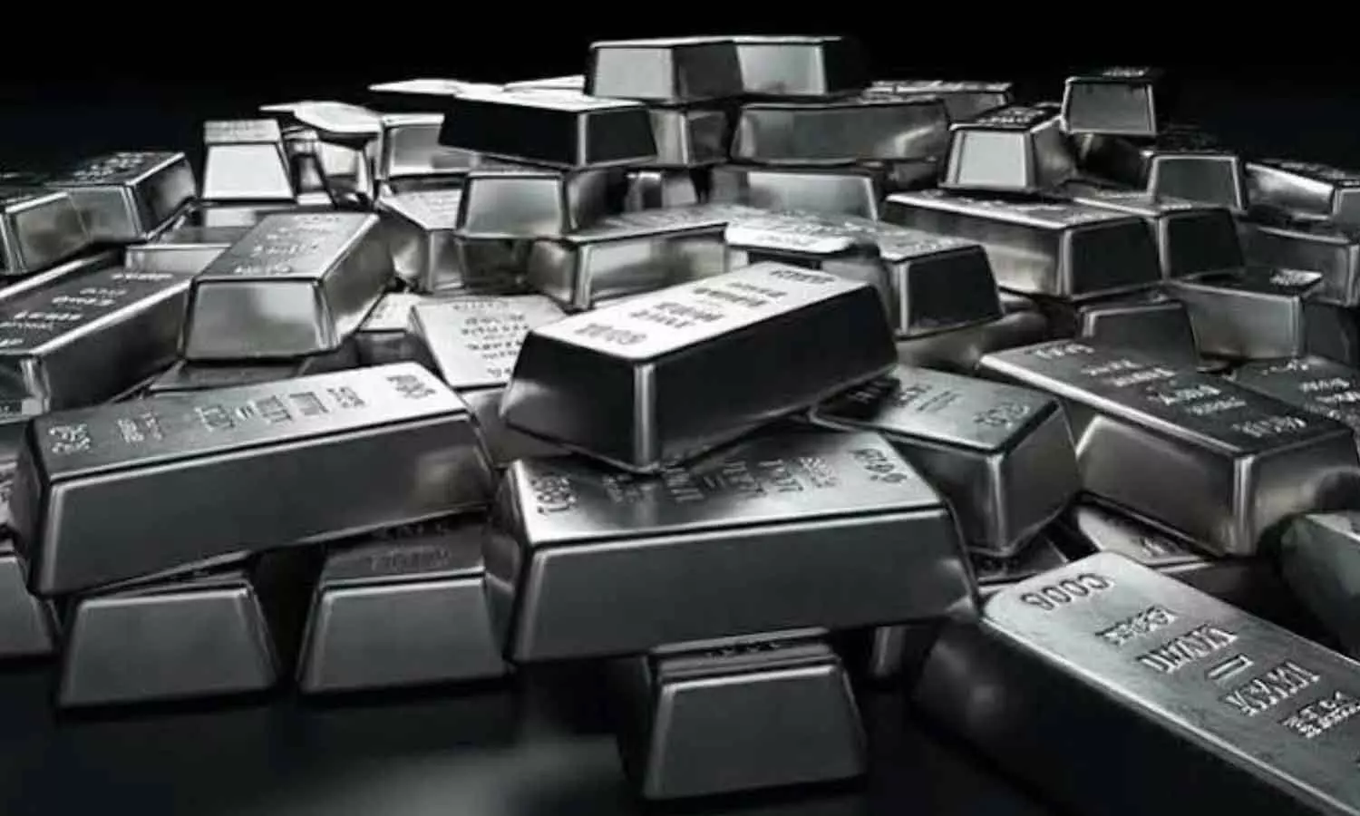 Silver futures fall on lower demand Silver futures fall on lower demand