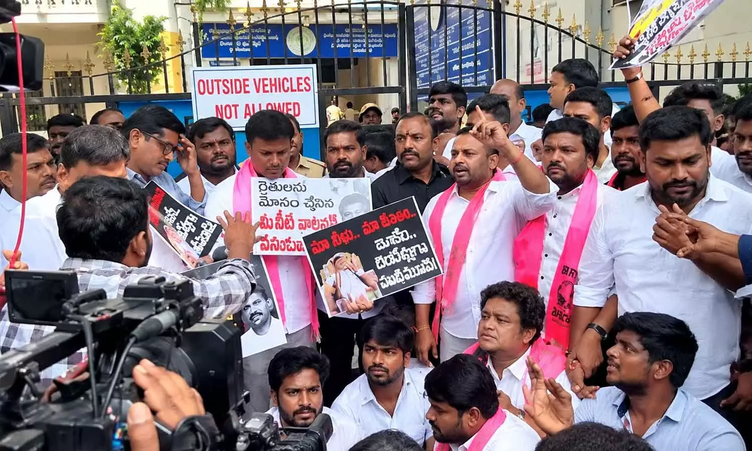 BRS protests at EDs office in hyderabad