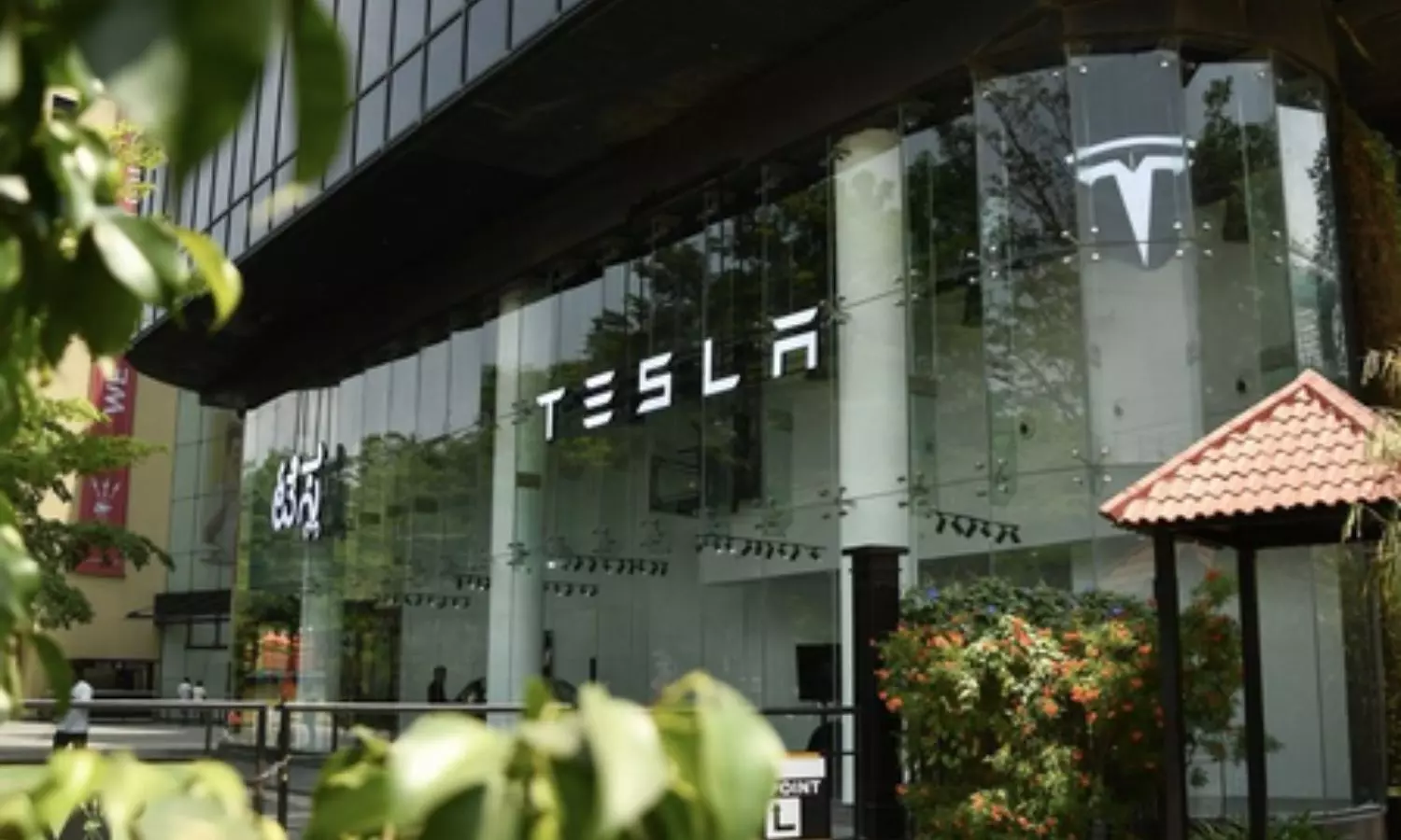 Teslas Q3 profit drops 44 pc, revenue flat Teslas Q3 profit drops 44 pc, revenue flat