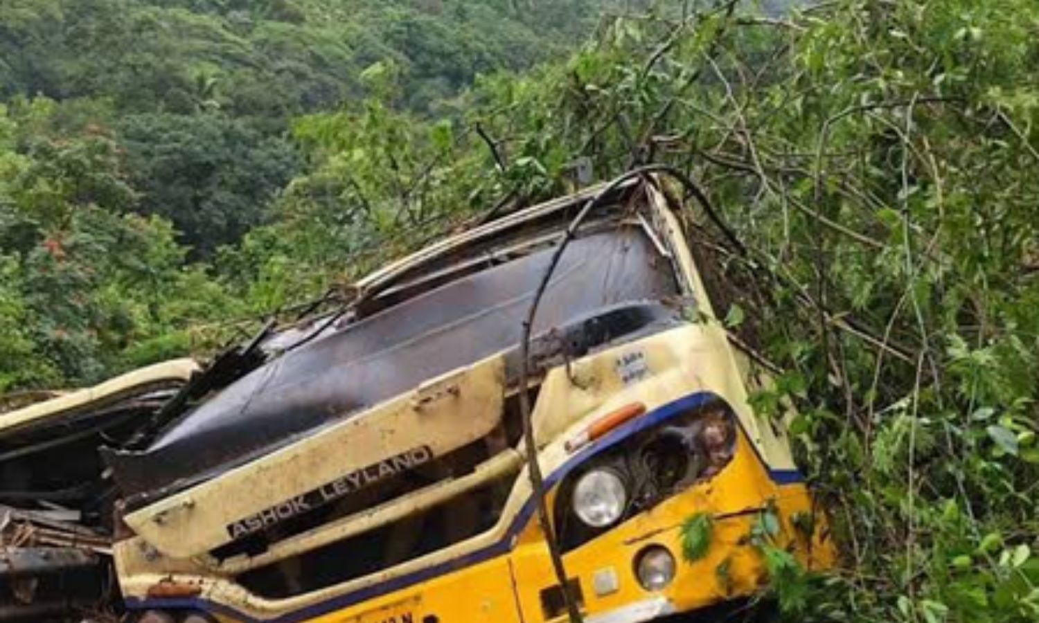 Tamil Nadu: Bus driver killed in Nilgiris landslide; 50 passengers ...